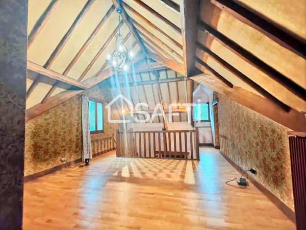 Maison  220M2 habitable, 10 pièces, terrain de 1100M2