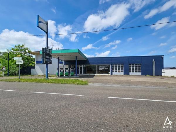 Ensemble immobilier - Maison / parc auto / atelier