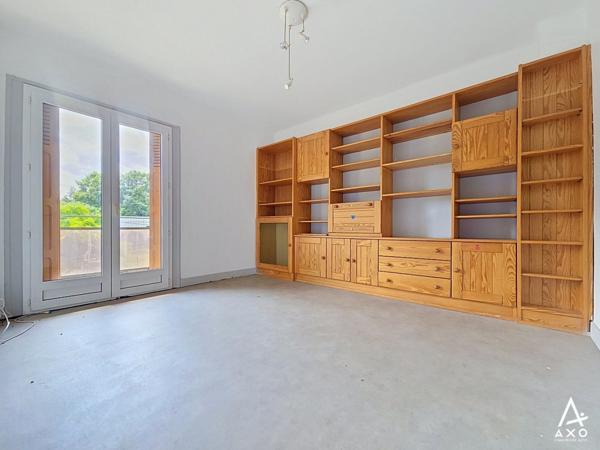 Ensemble immobilier - Maison / parc auto / atelier