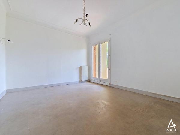 Ensemble immobilier - Maison / parc auto / atelier