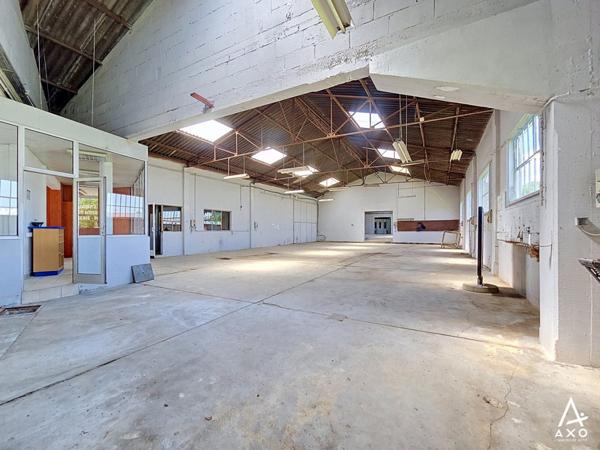Ensemble immobilier - Maison / parc auto / atelier