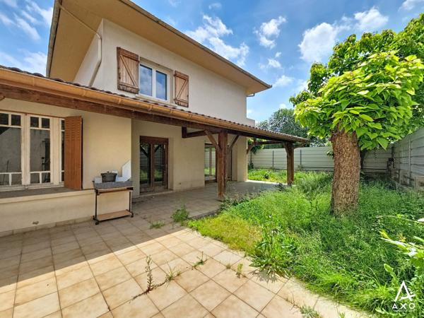 Ensemble immobilier - Maison / parc auto / atelier