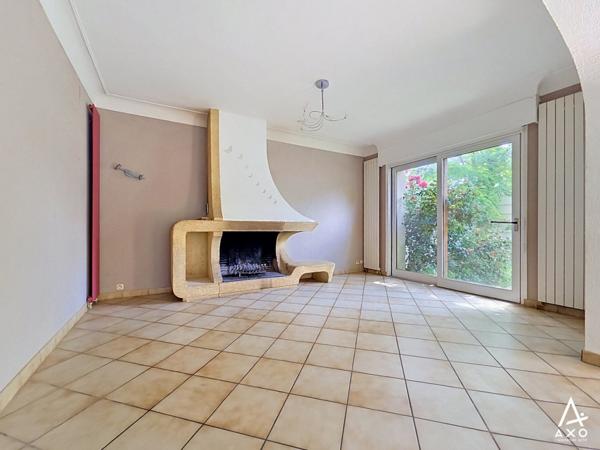 Ensemble immobilier - Maison / parc auto / atelier