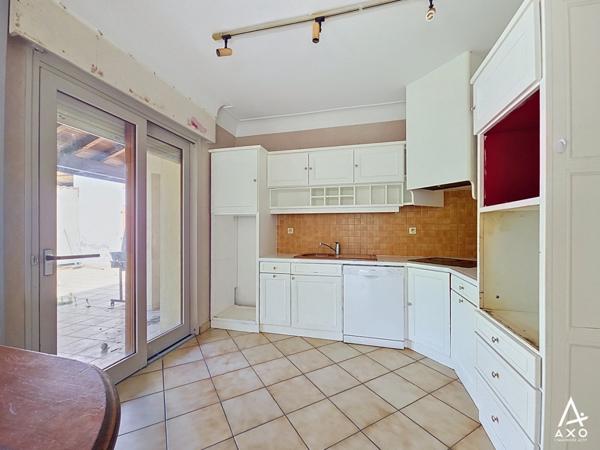 Ensemble immobilier - Maison / parc auto / atelier