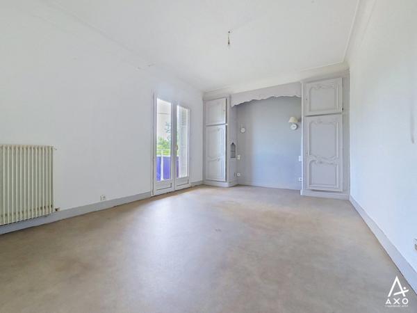 Ensemble immobilier - Maison / parc auto / atelier