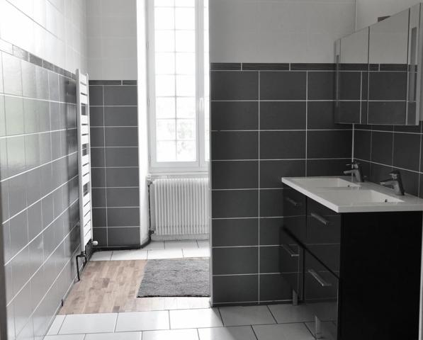 Belle maison de village avec activité commerciale au RDC