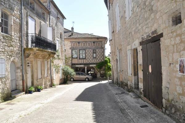 Belle maison de village avec activité commerciale au RDC