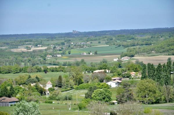 Belle maison de village avec activité commerciale au RDC