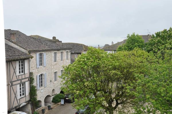 Belle maison de village avec activité commerciale au RDC