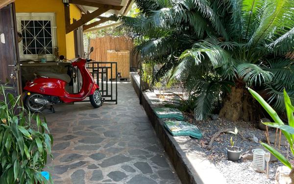 Maison à vendre    5 pièces •  Koungou