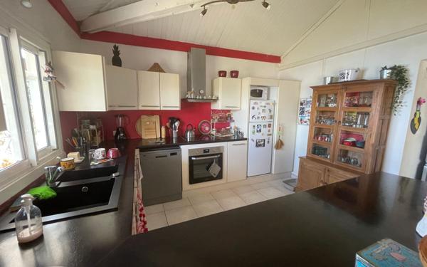 Maison à vendre    5 pièces •  Koungou