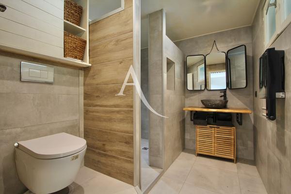 EXCLUSIVITÉ - LATTES CENTRE - T3 ATYPIQUE DE 83 m² UTILES (68m2 loi carrez) - GRANDE MEZZANINE - TERRASSE PLEIN SUD