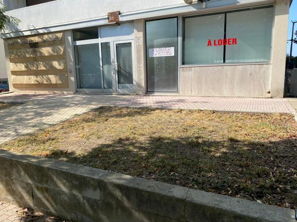 MAGNIFIQUE LOCAL Commercial en Angle de la rue Principale de Rognac