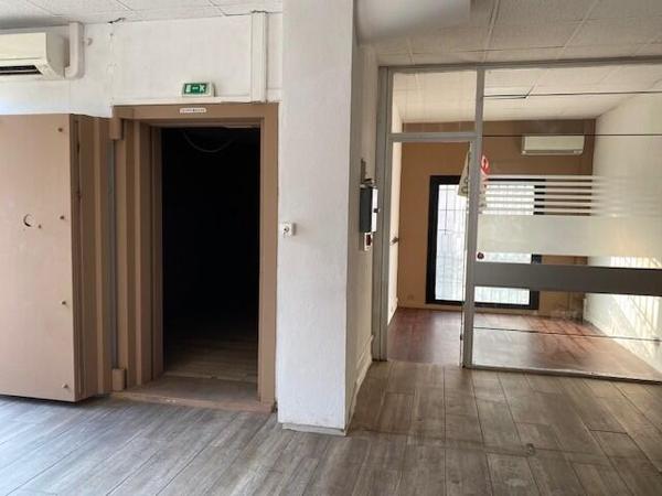 MAGNIFIQUE LOCAL Commercial en Angle de la rue Principale de Rognac