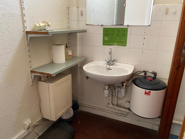 MAGNIFIQUE LOCAL Commercial en Angle de la rue Principale de Rognac