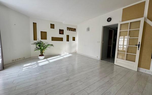 Appartement à vendre    2 pièces • 50,36 m2 Viroflay