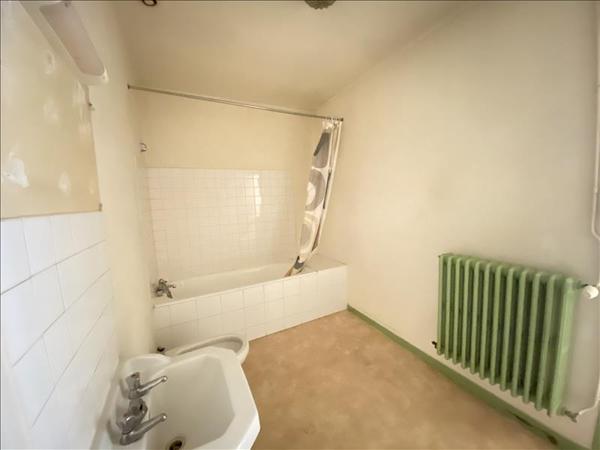 Immeuble à vendre |  Guéret |  196 m²