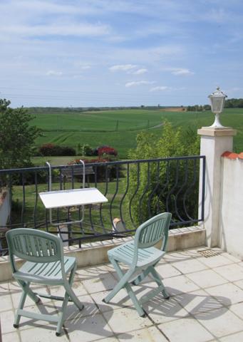 Jonzac (17500) MAISON D'HABITATION ET 5 GITES