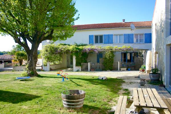 Jonzac (17500) MAISON D'HABITATION ET 5 GITES