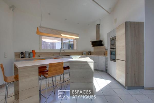 Villa d’architecte en lisière de forêt à 2 km des plages