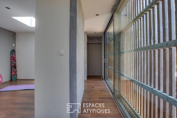Villa d’architecte en lisière de forêt à 2 km des plages