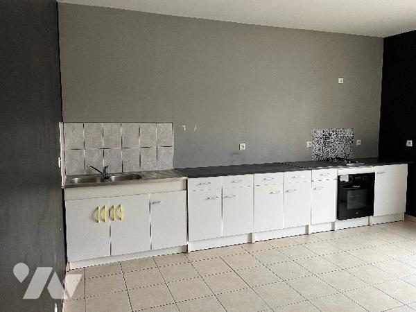 Maison 2 chambres avec cour et garage