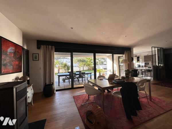 A VENDRE (56) TRES BELLE MAISON D'ARCHITECTE DE 2017 AVEC PISCINE -