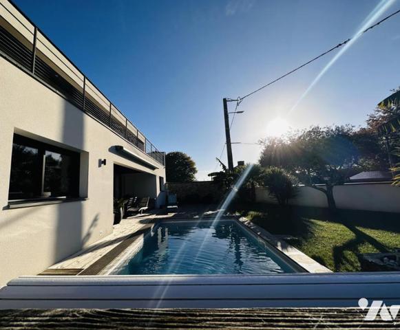 A VENDRE (56) TRES BELLE MAISON D'ARCHITECTE DE 2017 AVEC PISCINE -