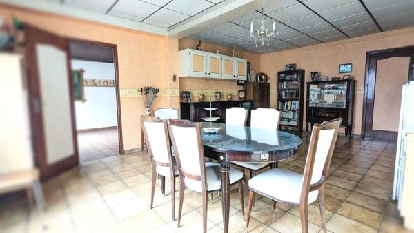 Maison familiale avec charme et potentiel de 4 chambres avec charme et potentiel