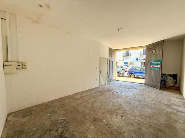 Mèze, local commercial 32.8 m2