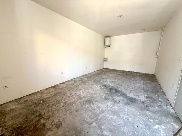Mèze, local commercial 32.8 m2