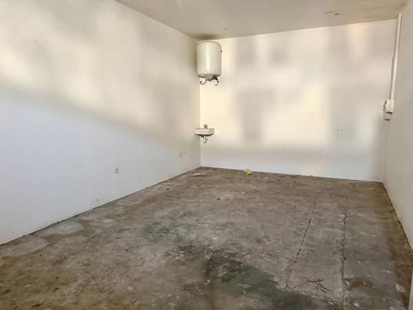 Mèze, local commercial 32.8 m2