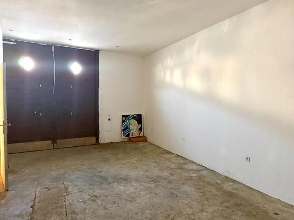 Mèze, local commercial 32.8 m2