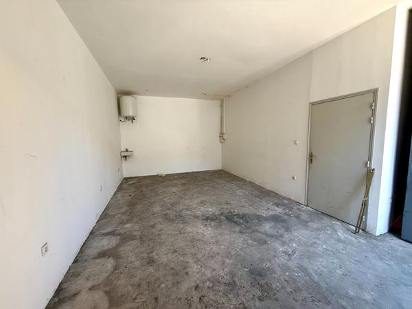 Mèze, local commercial 32.8 m2