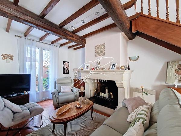 Maison de village T6 126 m² grand garage et patio