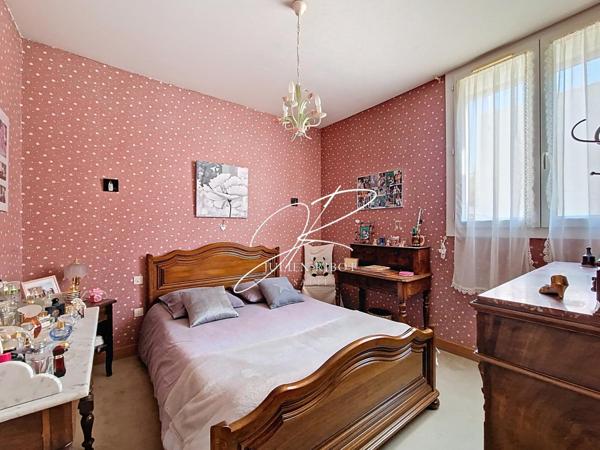 Maison de village T6 126 m² grand garage et patio