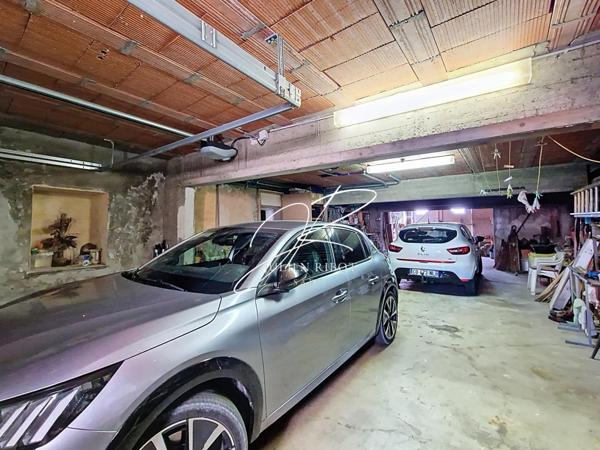 Maison de village T6 126 m² grand garage et patio