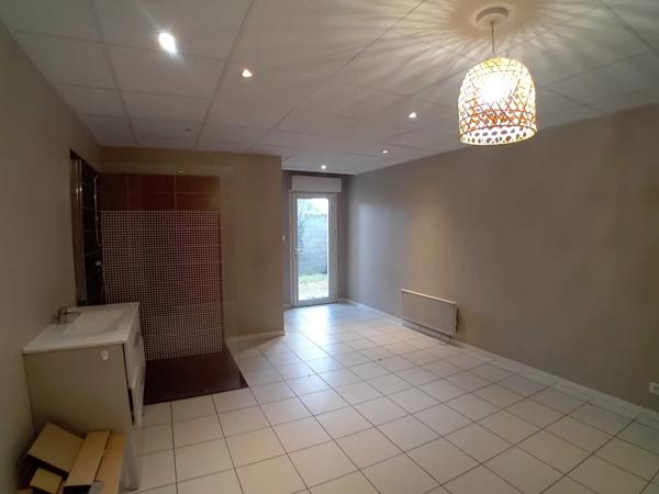 Location Local commercial 3 pièces 41 m2 à Bessines