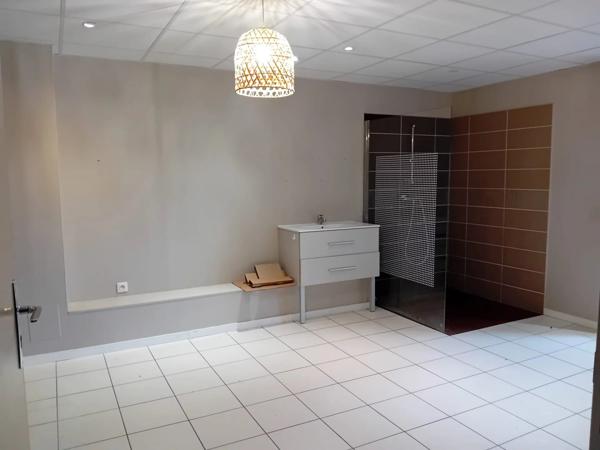 Location Local commercial 3 pièces 41 m2 à Bessines