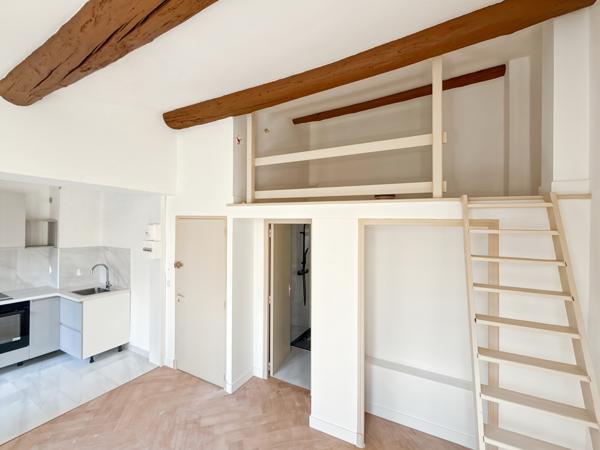 Marseille (13001) À Louer – Studio rénové avec climatisation – Rue Glandevès – Proximité Vieux-Port