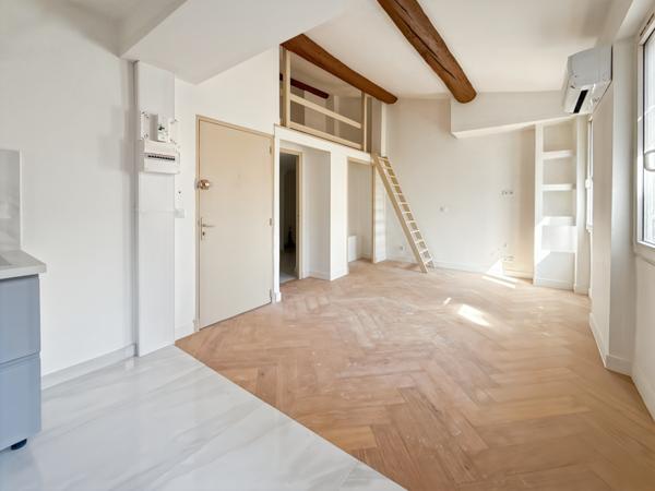 Marseille (13001) À Louer – Studio rénové avec climatisation – Rue Glandevès – Proximité Vieux-Port