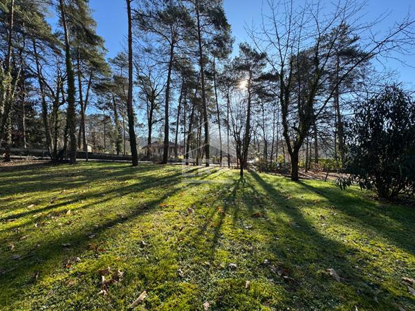 Terrain constructible plat de 1500 m2 sur Périgueux Ouest 5 mn de Périgueux