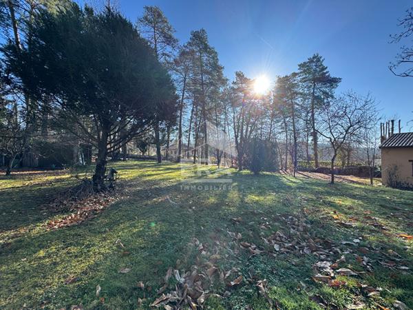 Terrain constructible plat de 1500 m2 sur Périgueux Ouest 5 mn de Périgueux