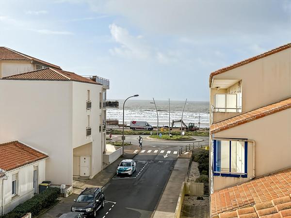 Studio alcôve rénové - vue latérale sur l'océan