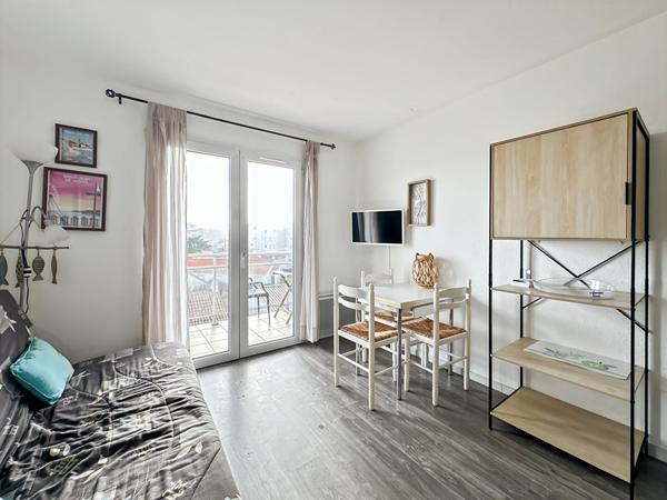 Studio alcôve rénové - vue latérale sur l'océan