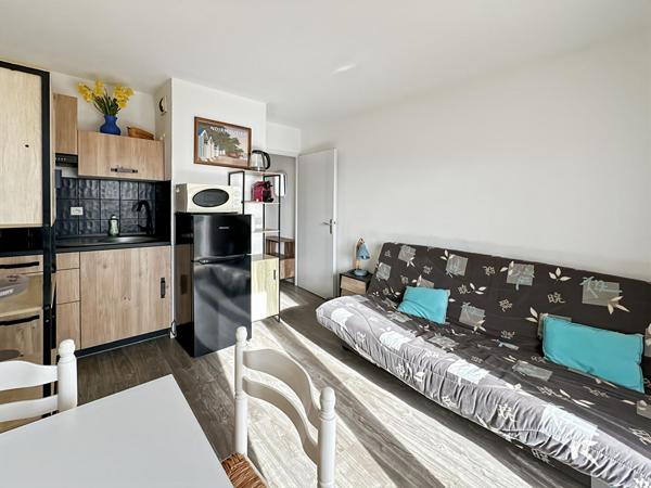 Studio alcôve rénové - vue latérale sur l'océan