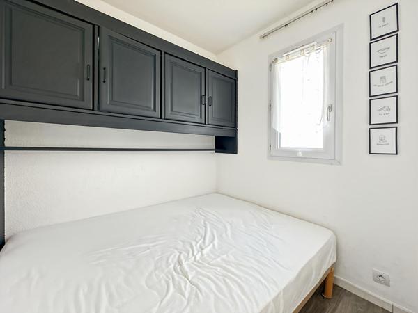 Studio alcôve rénové - vue latérale sur l'océan