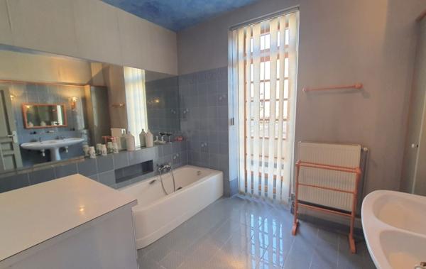 Vente Maison de ville avec cour interieur à rafraîchir Narbonne   