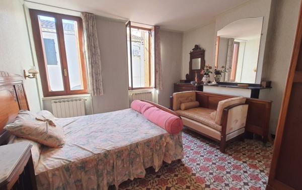 Vente Maison de ville avec cour interieur à rafraîchir Narbonne   
