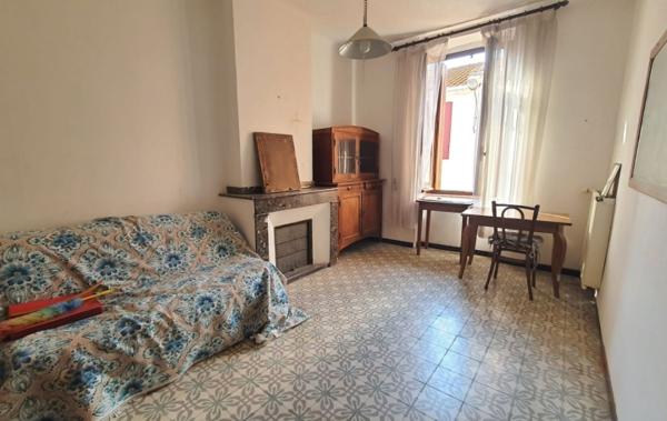 Vente Maison de ville avec cour interieur à rafraîchir Narbonne   